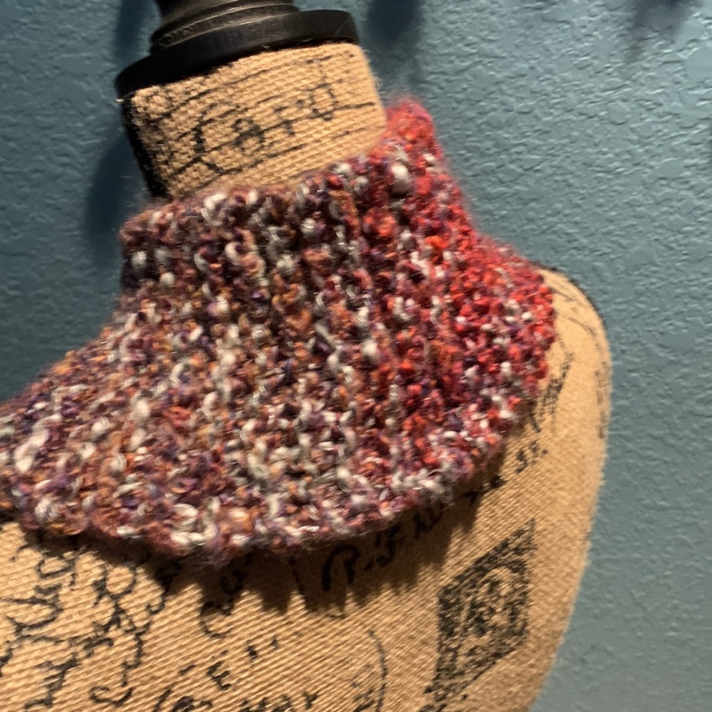 Handmade scarf with a button - Picture 2 of 4